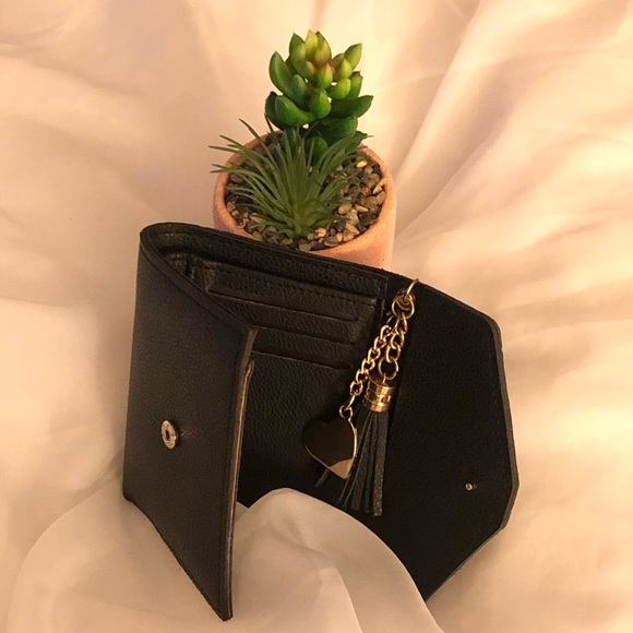 FREE‼️BROKEN LEATHER WALLET w/tassel & ♥️ pendant! - Picture 12 of 14